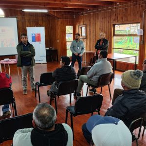 Fosis Los Ríos, junto a la Dirección de Turismo y Desarrollo estratégico de la Municipalidad de Futrono realizaron una reunión informativa respecto a los fondos FNDR para Boteros de Agua Dulce